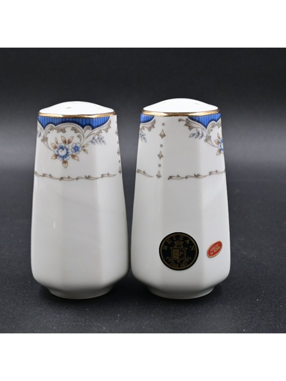 Seizan Mood Indigo 7936 Salt And Pepper Shakers Vintage Japan Blue Floral